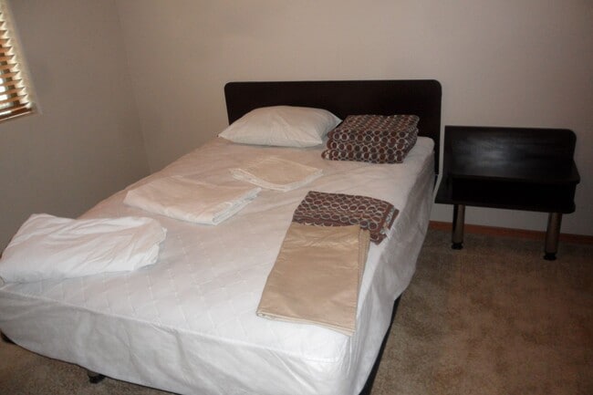 Building Photo - Bison Cove ~ 2 bed / 2 bath