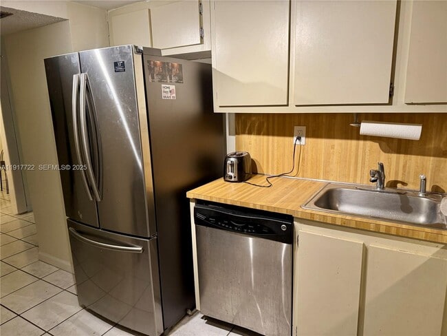 Building Photo - 2401 Collins Ave