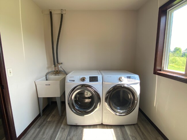 Building Photo - 2339 8th Ln SE