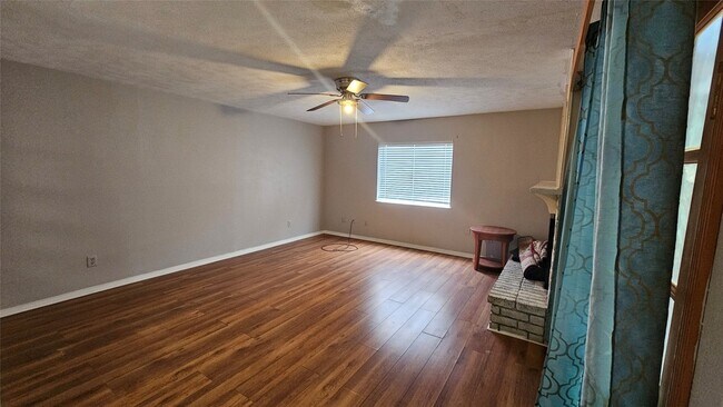 Building Photo - 15303 Gran Vista Dr
