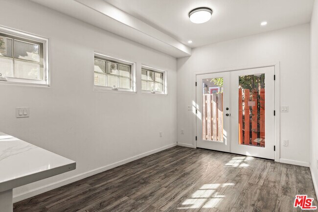 Building Photo - 929 W 23rd St