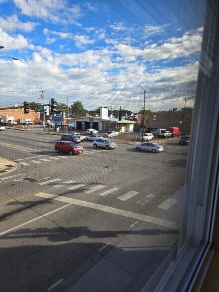 Building Photo - 4801 W Armitage Ave