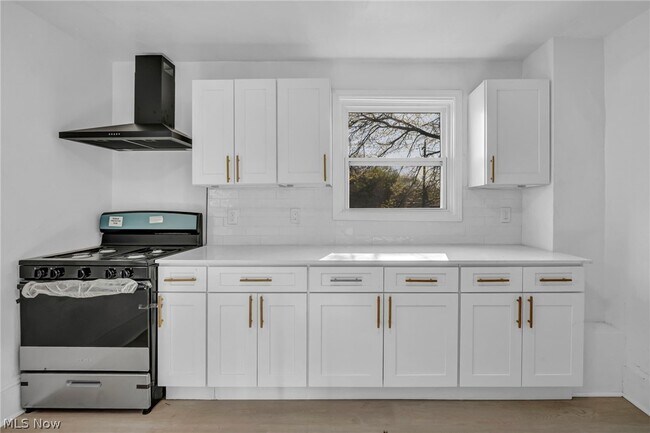 Building Photo - 2049 W 85th St