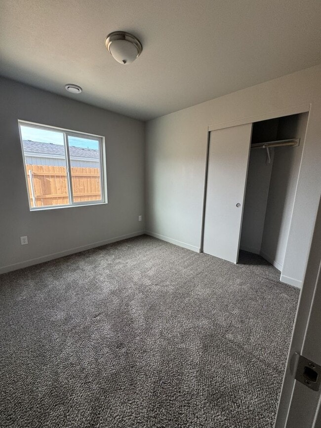 Building Photo - Open Concept Living
