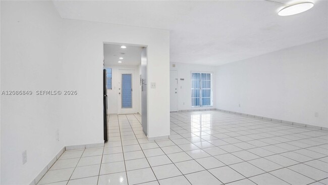 Building Photo - 1340 Lincoln Rd