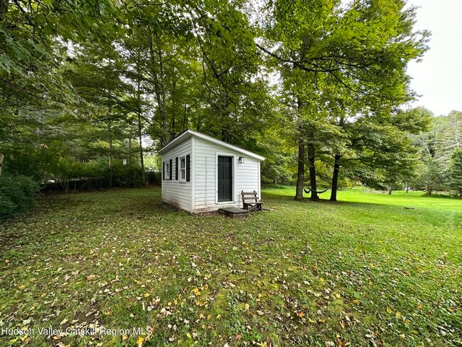 Building Photo - 527 Zena Rd