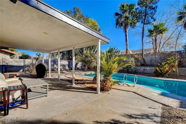 Building Photo - 6223 W Foothill Blvd