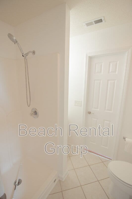 Building Photo - 9490 Leeds Cir