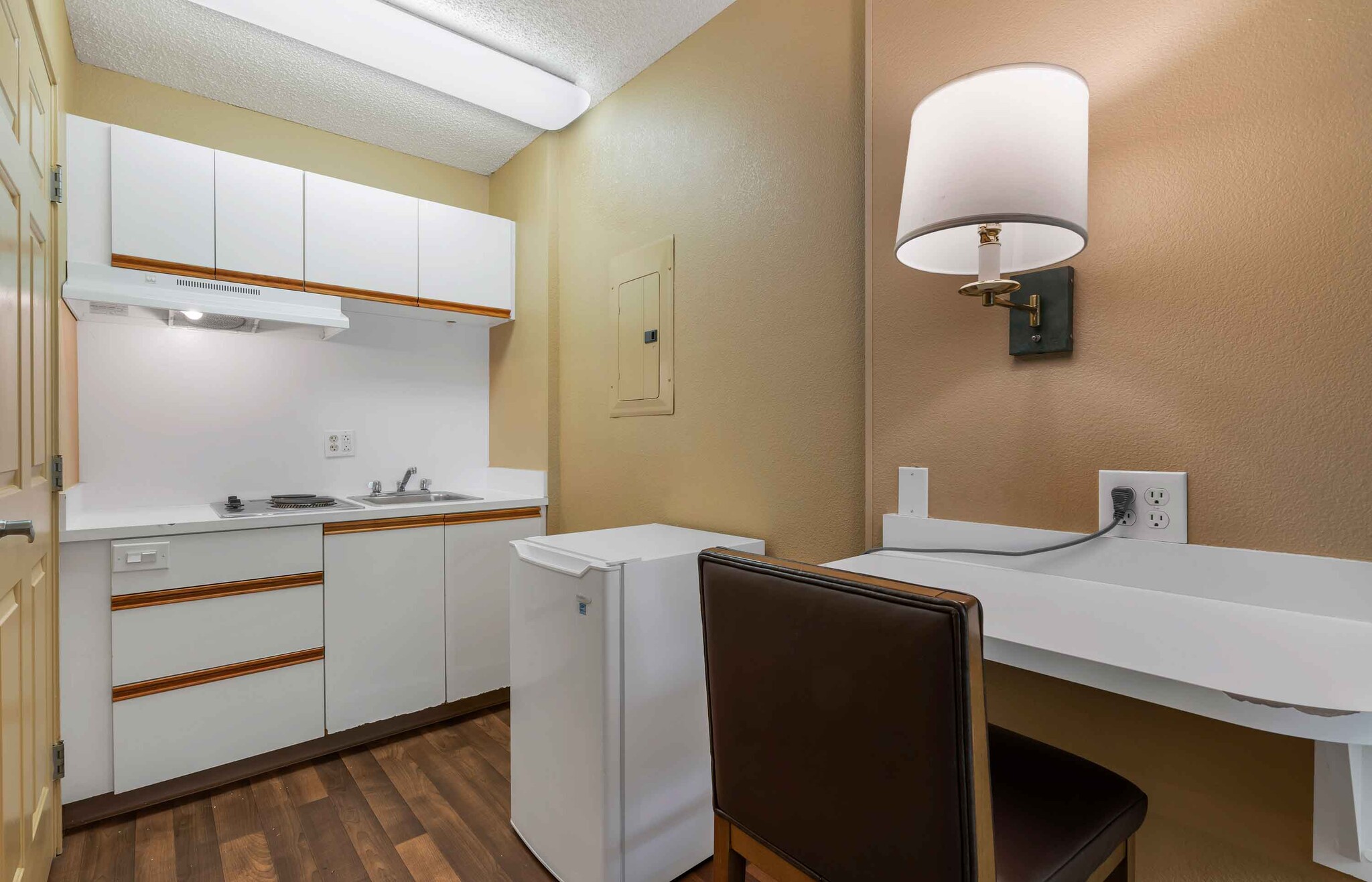 Building Photo - Furnished Studio-Sacramento - South Natomas