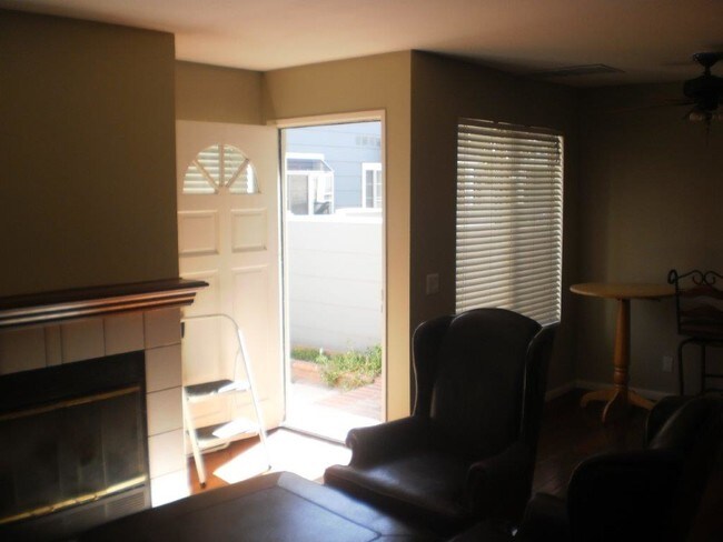 Building Photo - 3938 Cochran St