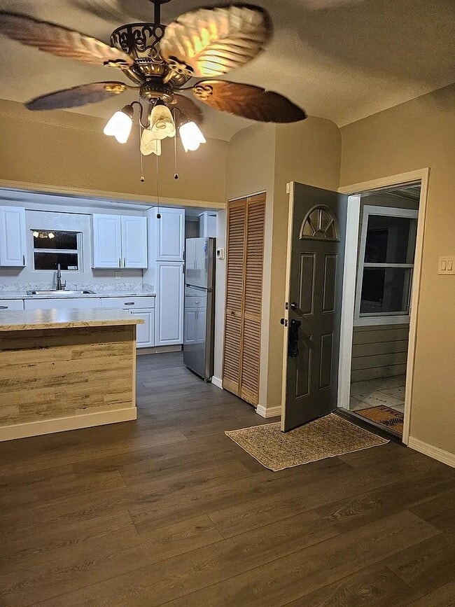 Building Photo - 3705 N Clearfield Ave