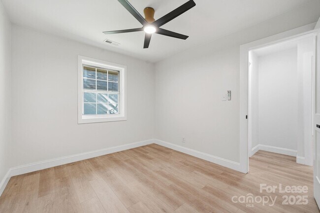 Building Photo - 1320 Anderson St