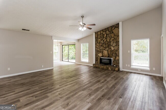Building Photo - 6270 Beethoven Cir