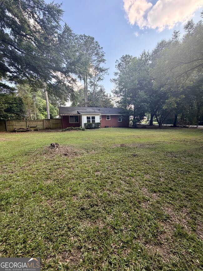 Building Photo - 1301 Smoak Ave