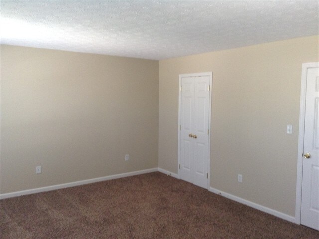 Building Photo - 241 Lakeview Dr