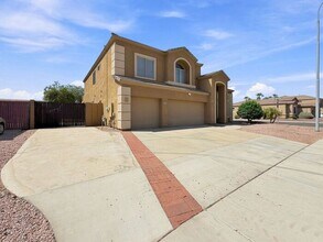 Building Photo - Spacious Chandler Home with RV Gate & 3-Car Garage!