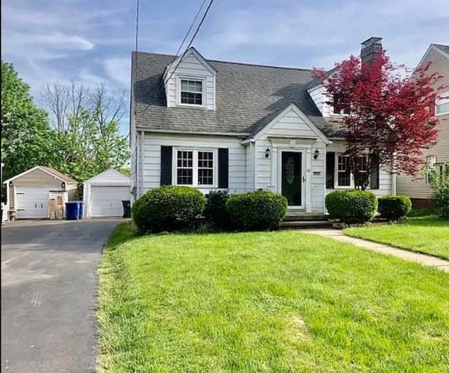 Building Photo - Beautiful Cape Cod 3 bedroom 2 bath- Ellwood City