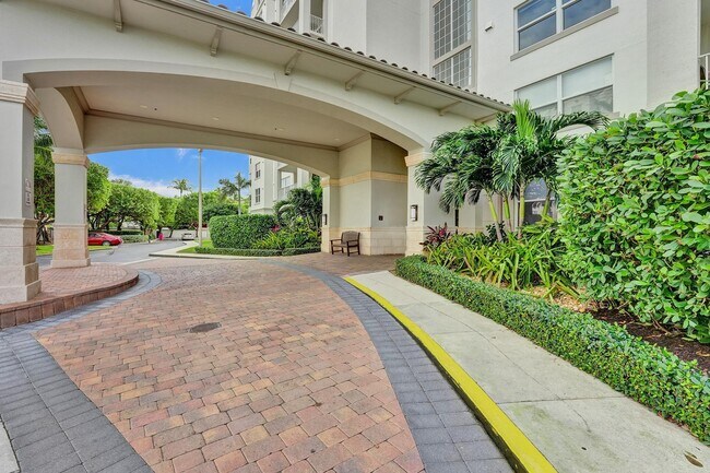 Building Photo - 3606 S Ocean Blvd