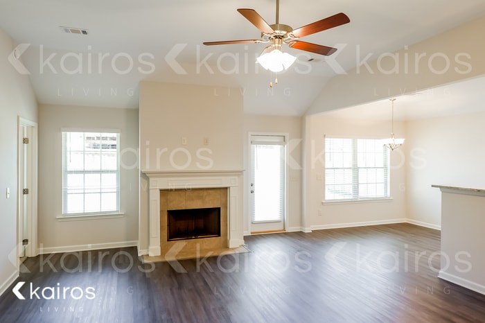Building Photo - 713 Park Ln