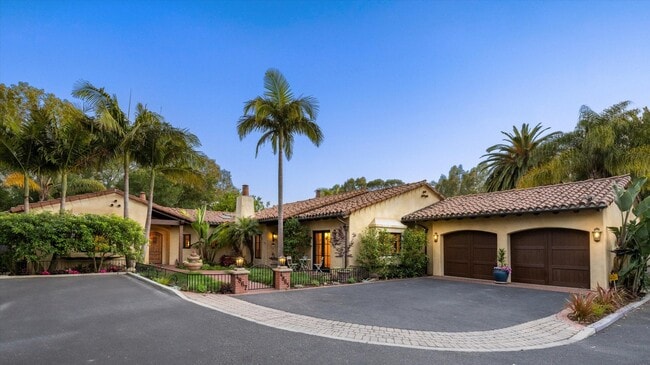 Building Photo - 4865 Vieja Dr
