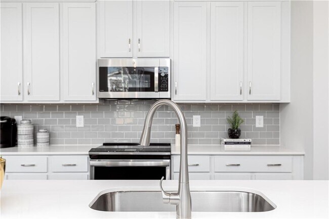 Building Photo - 3085 Cambridge Ml St