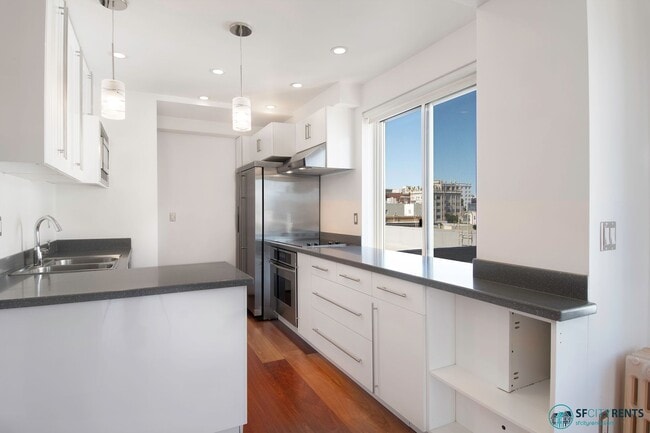 Building Photo - Union Square: Remodeled 1 Bed 1 Bath Corne...