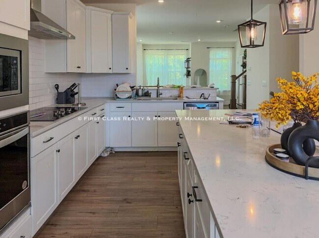 Building Photo - 338 Simeon Dr