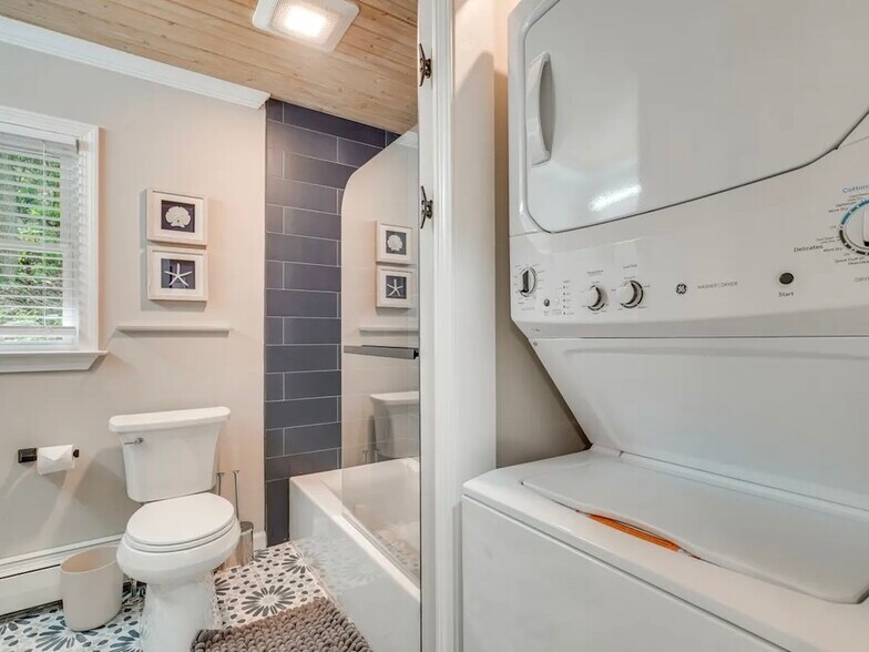Washer/Dryer - 121 Green Pond Rd