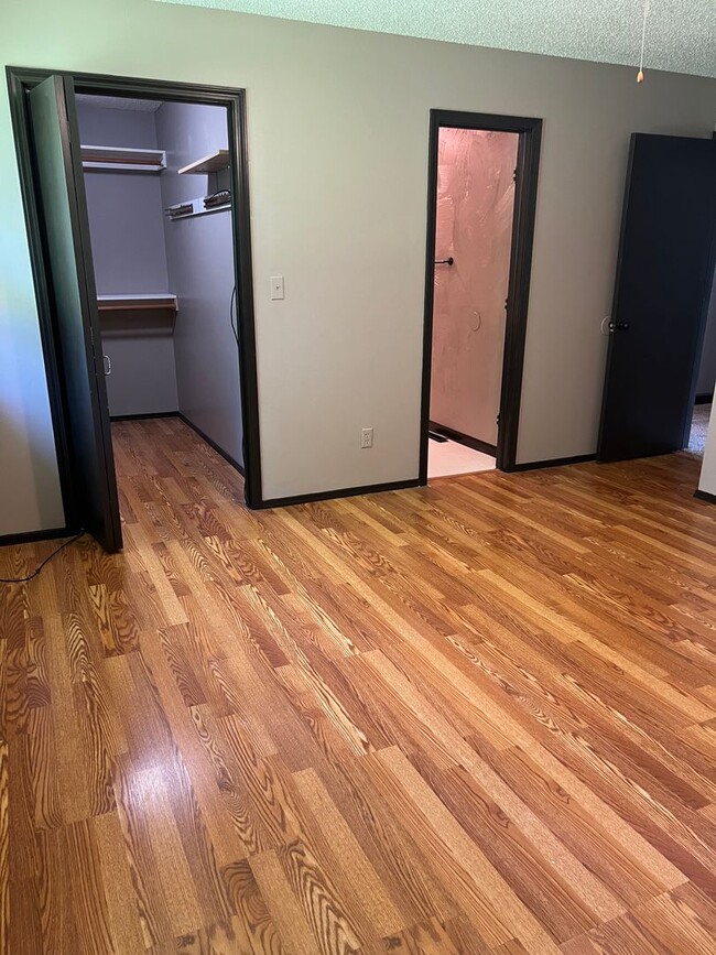 Building Photo - 4 bedroom/2 bath house