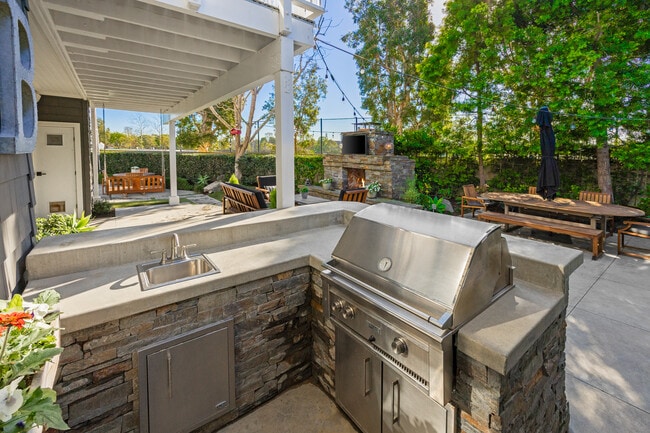 Building Photo - 13 Cape Danbury