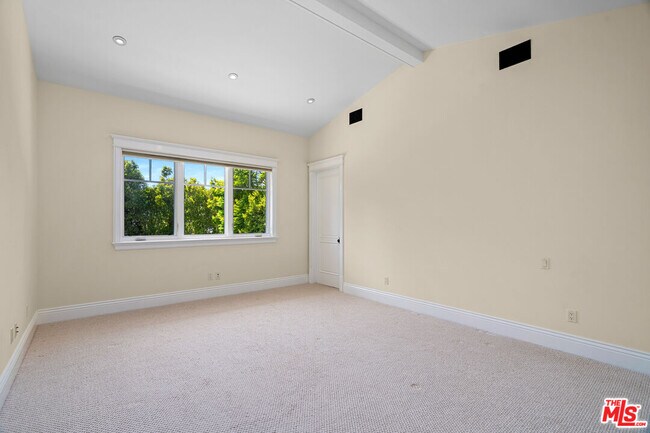 Building Photo - 117 S Burlingame Ave