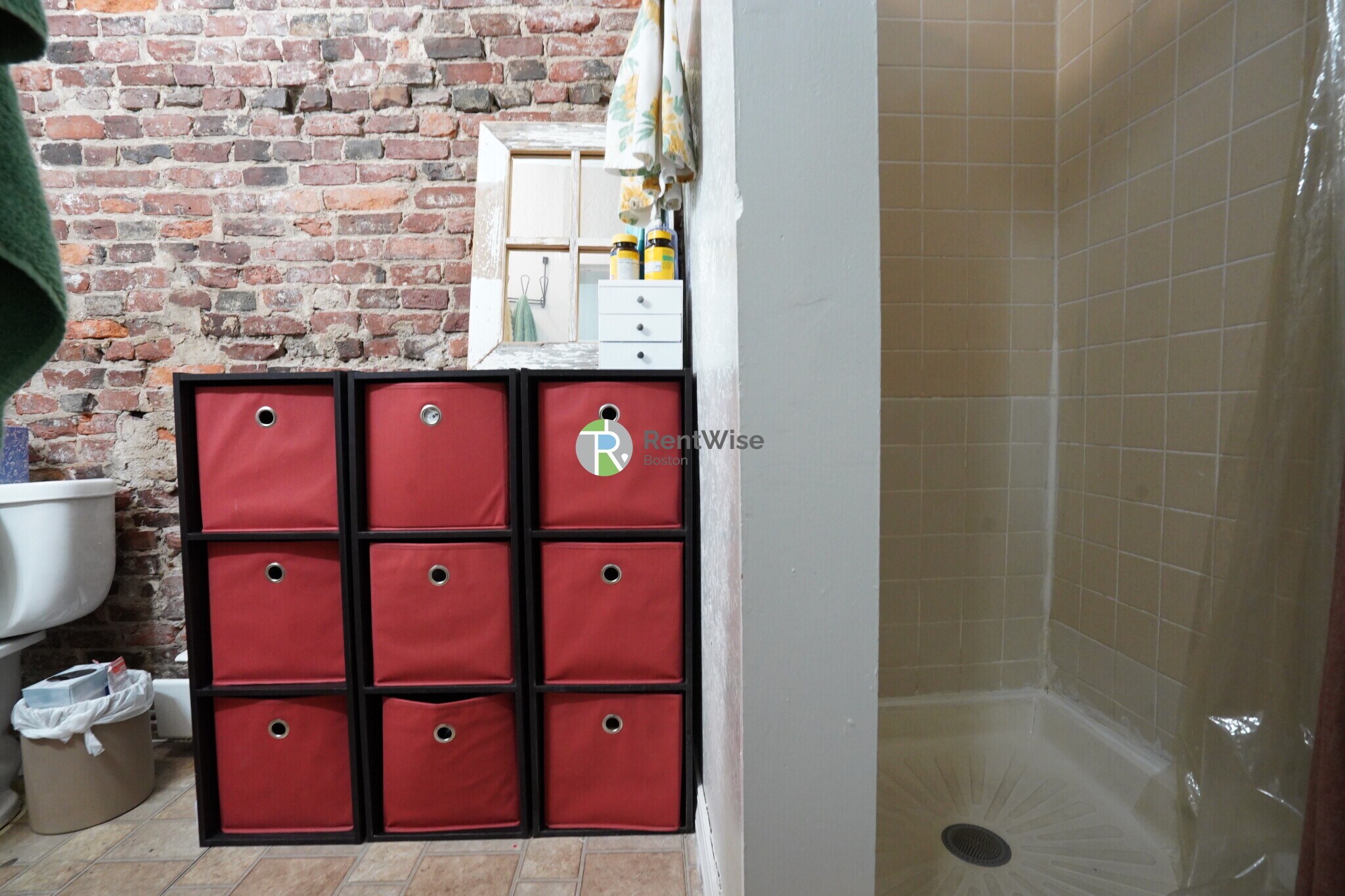 Building Photo - 40 Anderson St