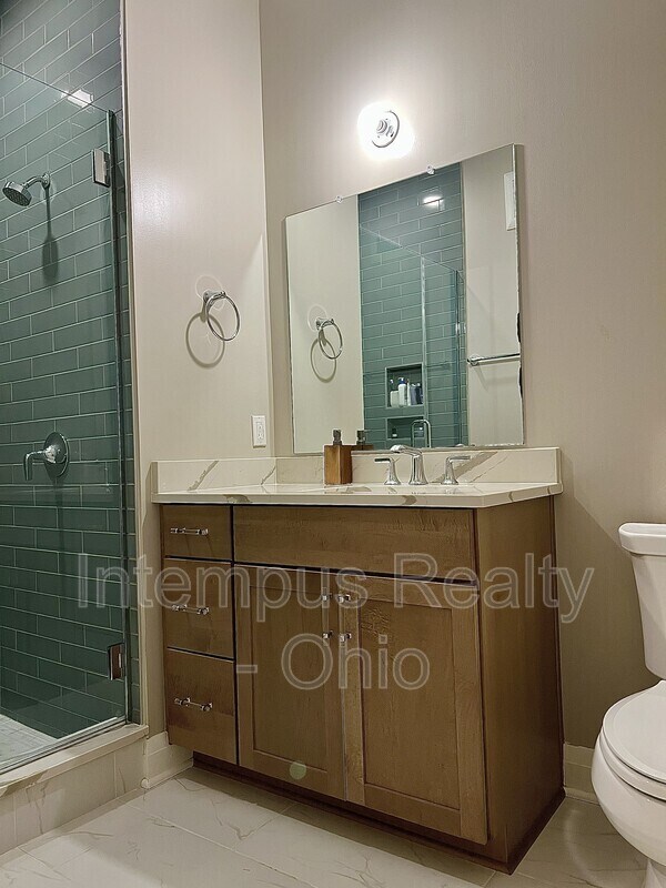 Building Photo - 6633 Dale Dr
