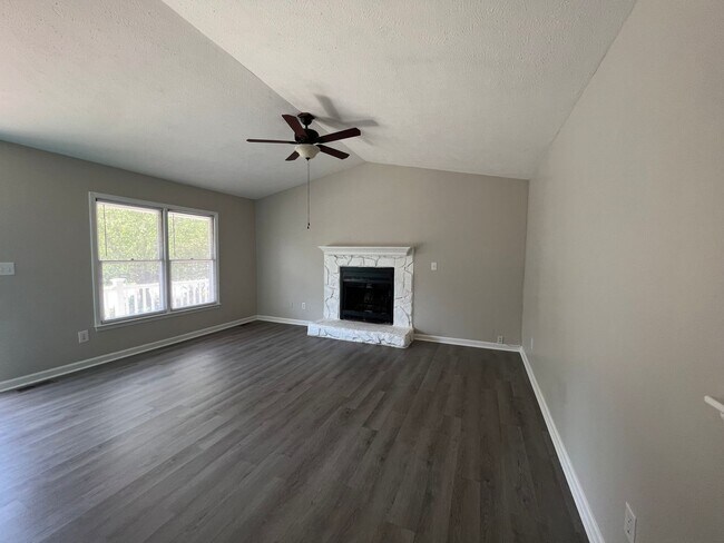 Building Photo - 9330 Castle Falls Cir