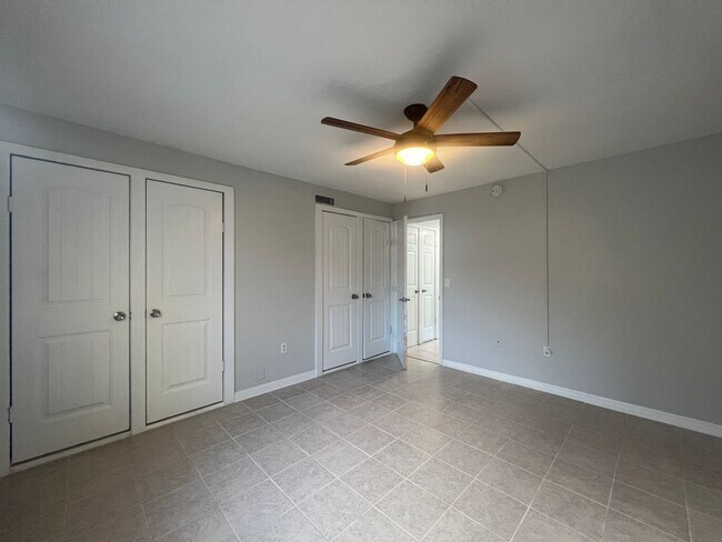 Building Photo - Rent Special for August 1 - Close to Downt...