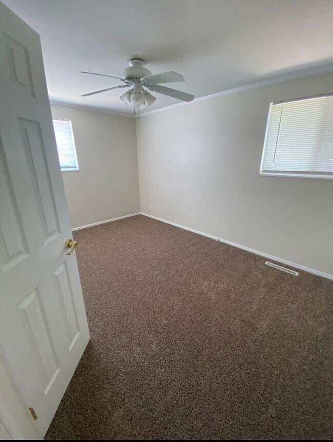 Building Photo - Spacious 4 Bed 2 Bath Home in Roy, UT with Fully Fenced Yard