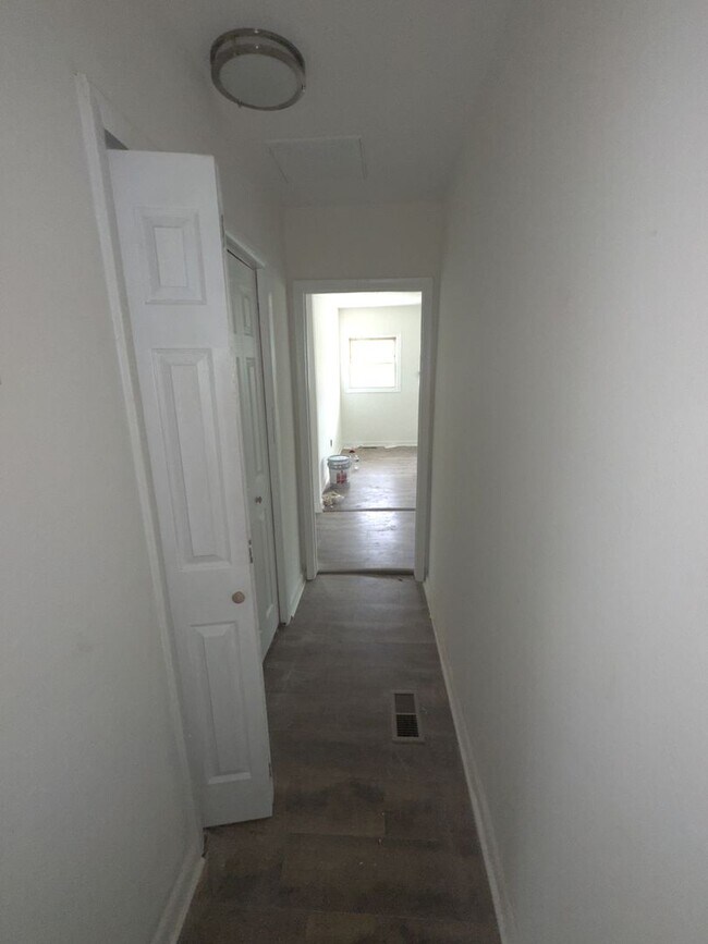 Building Photo - 3 Bedroom Fully Renovated Hampton Home!