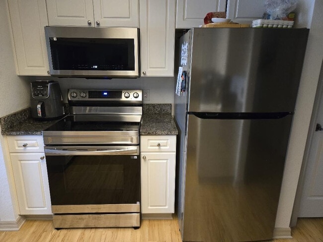 Building Photo - 3019 Alcazar Pl