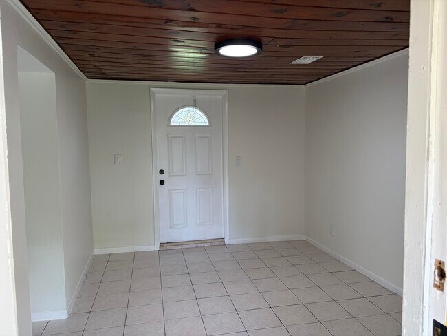 Building Photo - 2320 Sunrise Dr