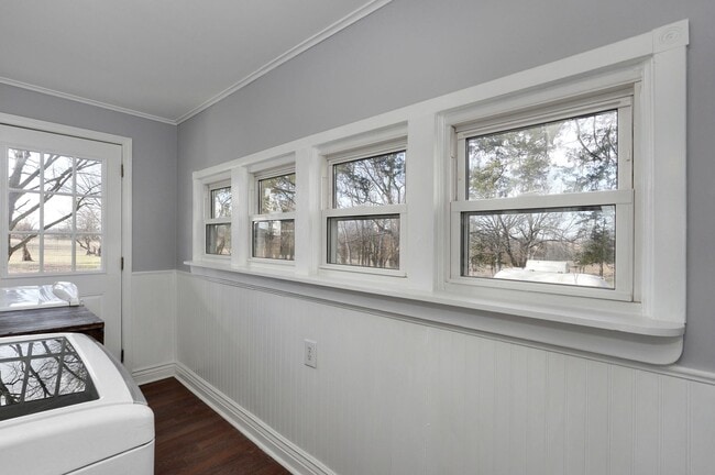 Building Photo - Charming Country Home — 4 Bed | 1 Bath | 1,500 Sq Ft