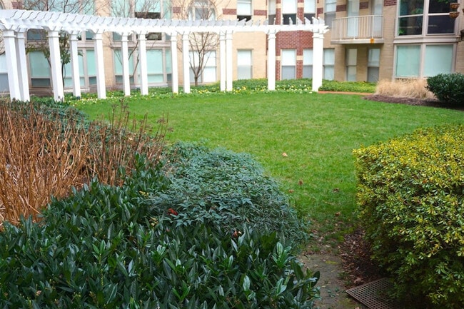 Building Photo - 801 F St NW