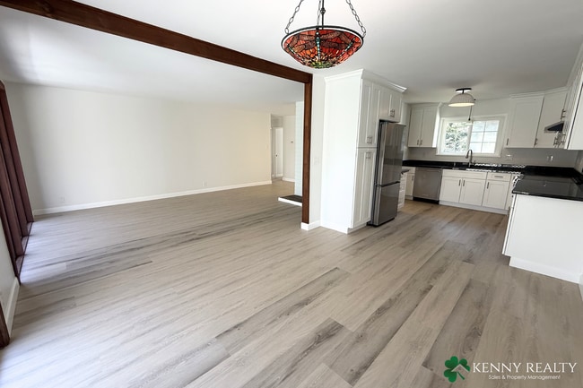 Building Photo - Spacious Remodeled 3 BD/2 BA Home, 2 Bonus Rooms & Large Backyard