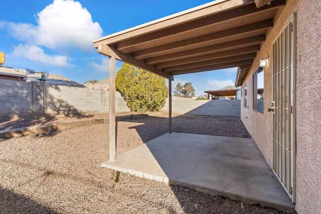 Building Photo - 6082 S Birchwood Dr