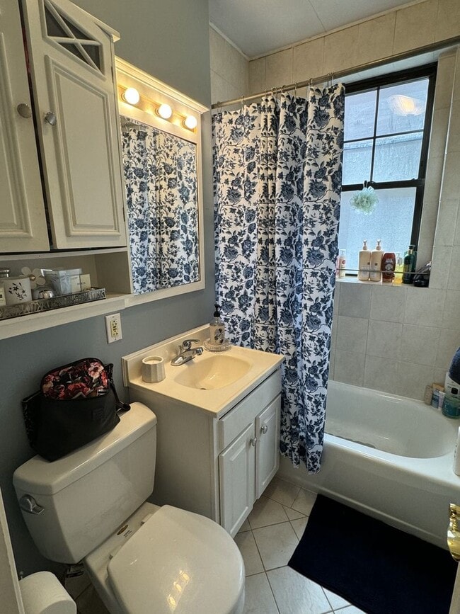 Building Photo - Check out this 1 bed in Fenway
