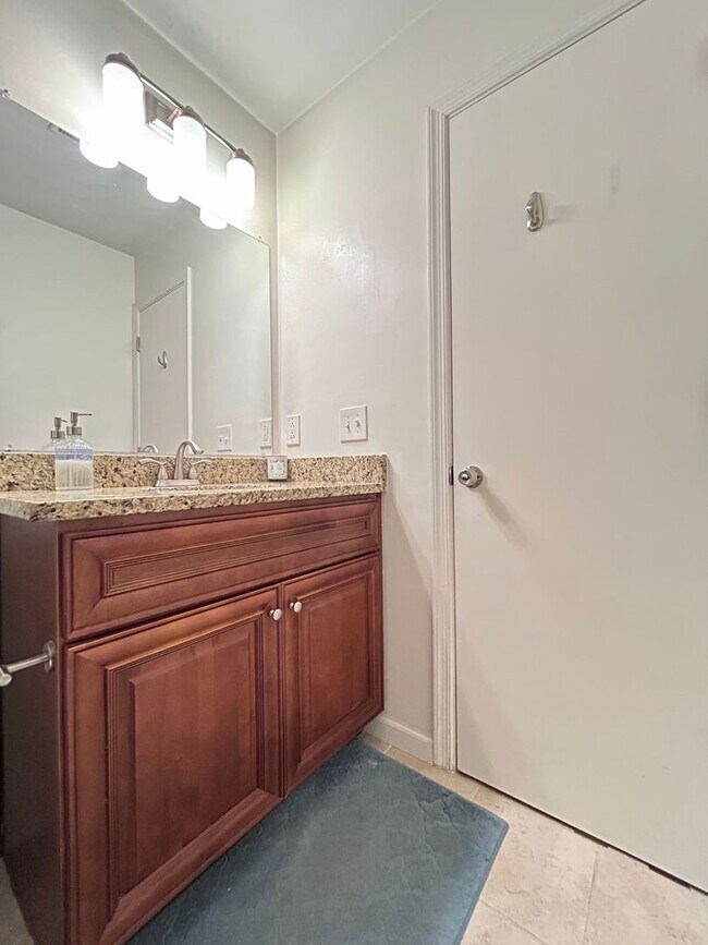 Building Photo - 3-bedroom Gem in the heart of Virginia Bea...