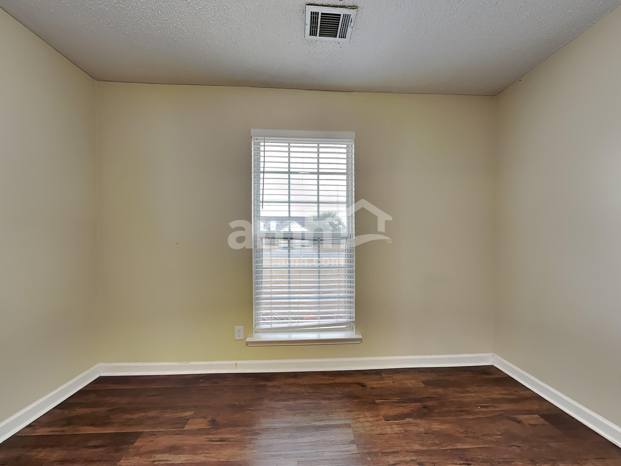 Building Photo - 307 Pebble Dr