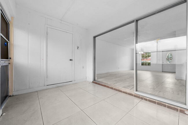 Building Photo - 811 Salem Ln