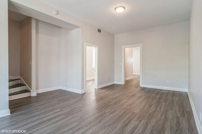 Building Photo - 2909 N Ridgeway Ave