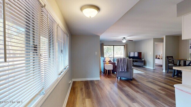 Building Photo - 704 Dover St