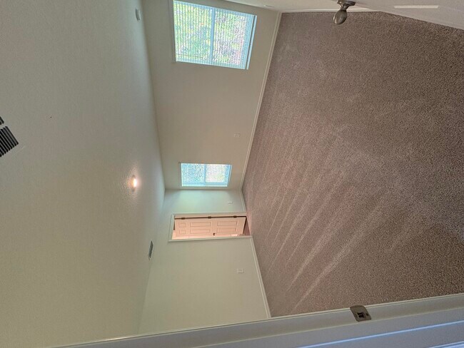 Building Photo - 295 SE Cres St